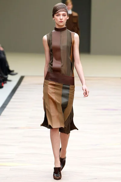 Look 11